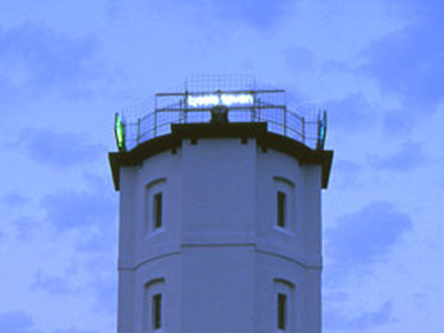 Det nye neondigt ”Lysets tøven” på Det Hvide Fyr. (billede 1 af 2)