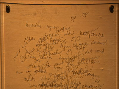 ”Blindskrift” (skrevet med lukkede øjne), sandblæst i glas. (billede 1 af 2)