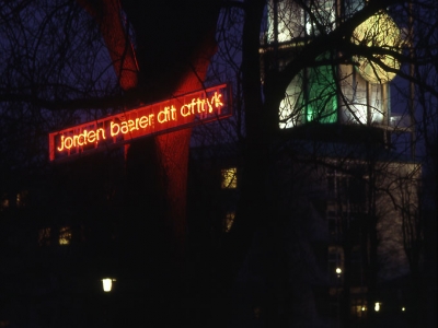 "Jorden bærer dit aftryk" i Rådhusparken, Århus. (billede 1 af 3)