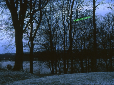 10 meter oppe udspændt mellem to bøgetræer ”Af vand er du kommet”. (billede 1 af 3)